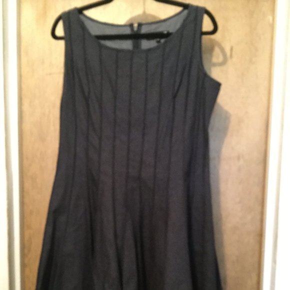 Dress - Picture 1 of 4